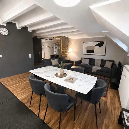 Cf15 Modern Duplex In Center Apartment
